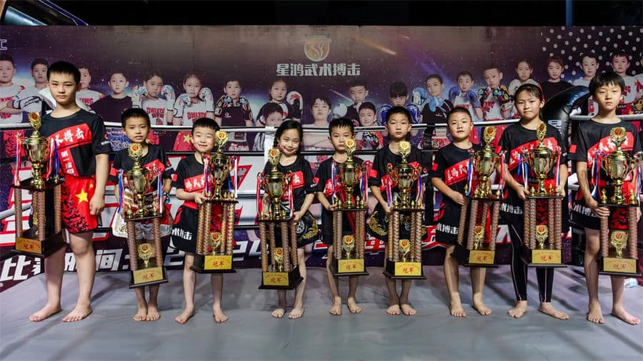 領(lǐng)獎(jiǎng)合影